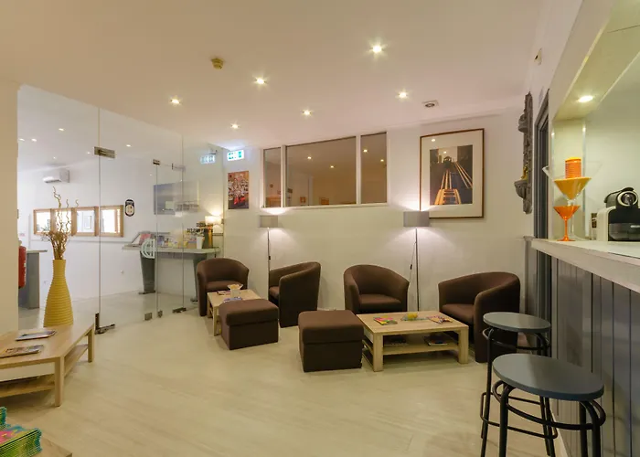 Dinya Lisbon Hotel&Lounge Bar